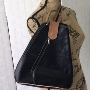 Woman’s Bag Style by Vera Pelle Shoulder Strap zips to convert to a Backpack.